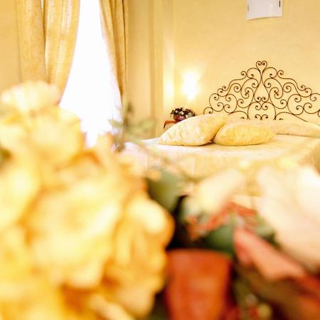 Hotel Palazzo Di Mezzo Carrù Dış mekan fotoğraf