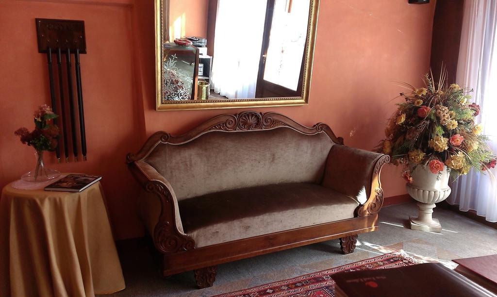 Hotel Palazzo Di Mezzo Carrù Dış mekan fotoğraf