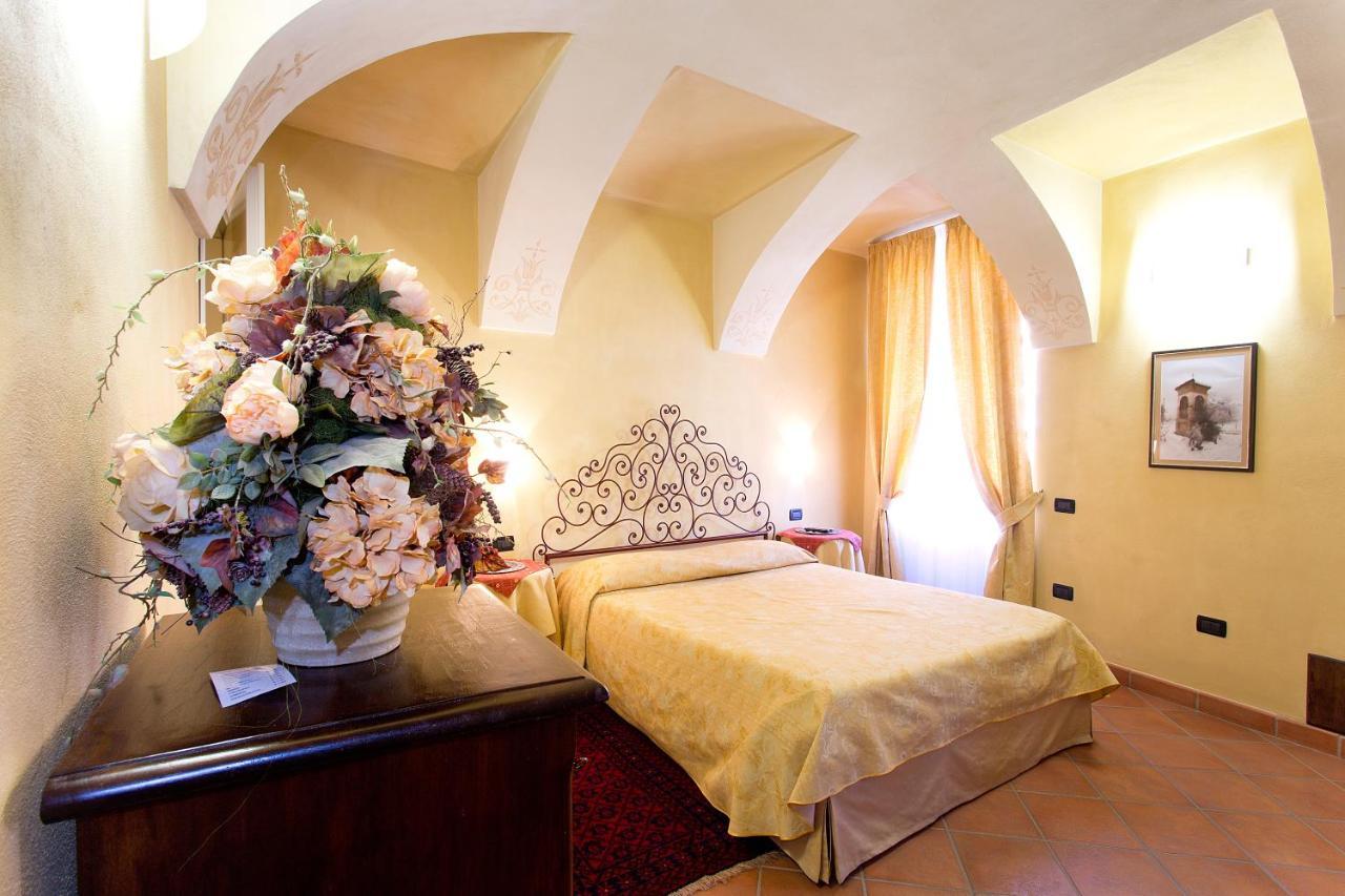 Hotel Palazzo Di Mezzo Carrù Dış mekan fotoğraf