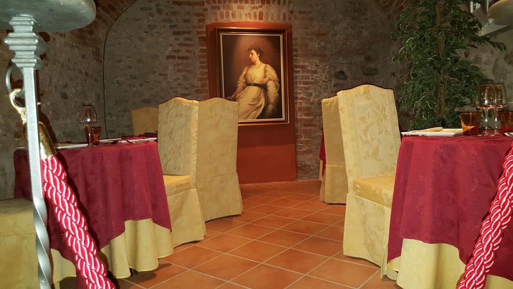 Hotel Palazzo Di Mezzo Carrù Dış mekan fotoğraf