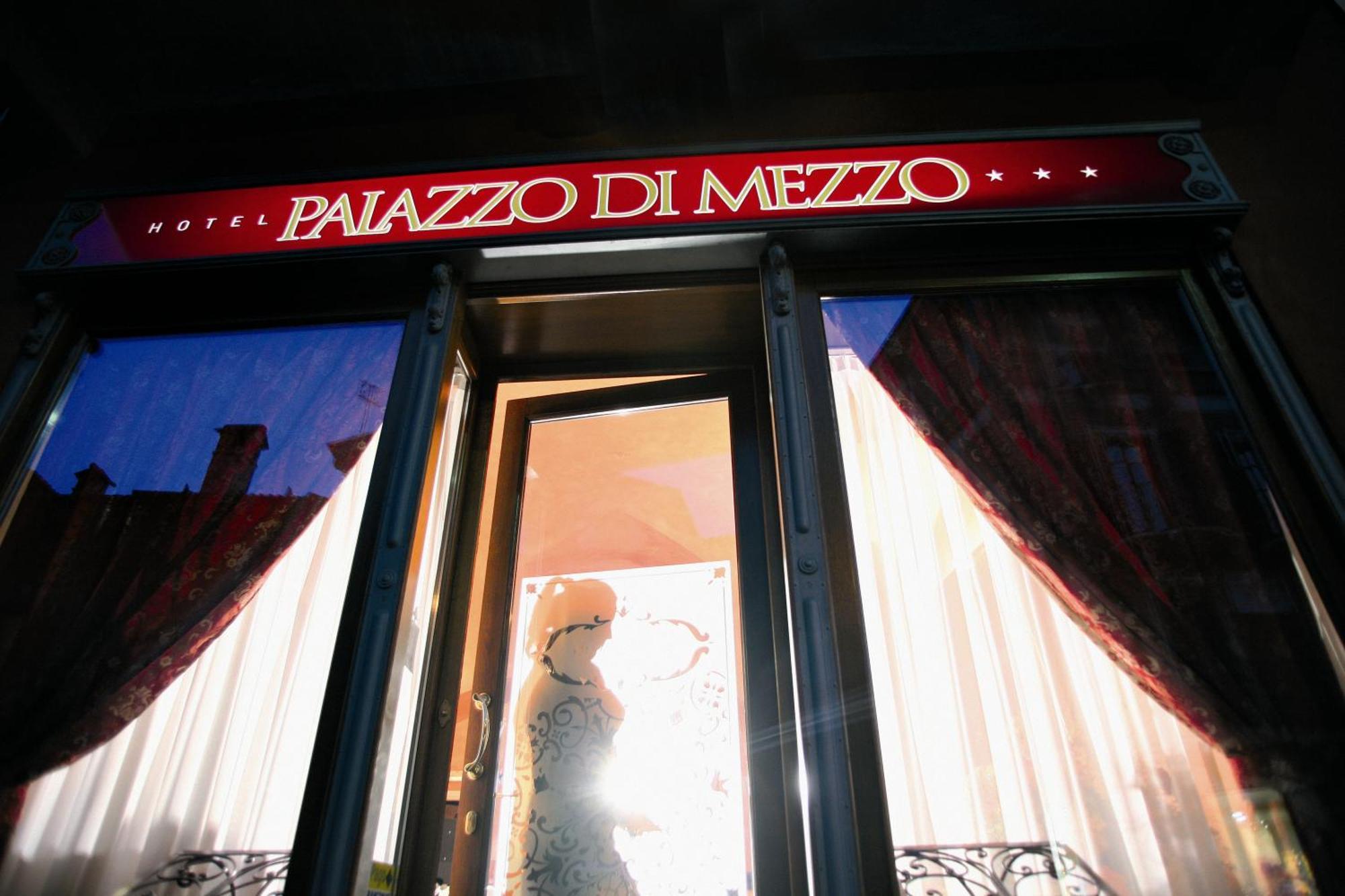 Hotel Palazzo Di Mezzo Carrù Dış mekan fotoğraf