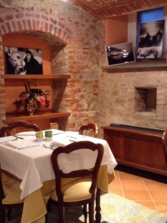 Hotel Palazzo Di Mezzo Carrù Dış mekan fotoğraf