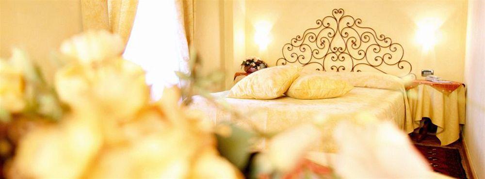 Hotel Palazzo Di Mezzo Carrù Dış mekan fotoğraf