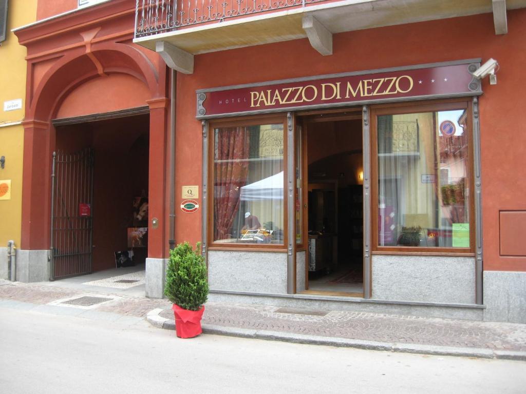 Hotel Palazzo Di Mezzo Carrù Dış mekan fotoğraf