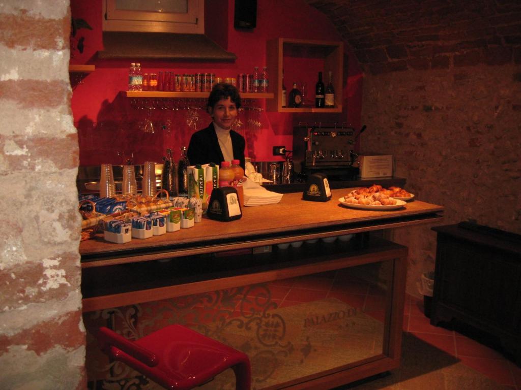 Hotel Palazzo Di Mezzo Carrù Dış mekan fotoğraf