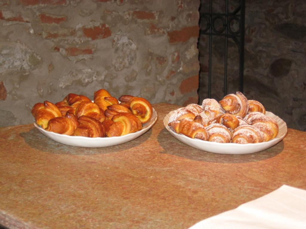 Hotel Palazzo Di Mezzo Carrù Dış mekan fotoğraf