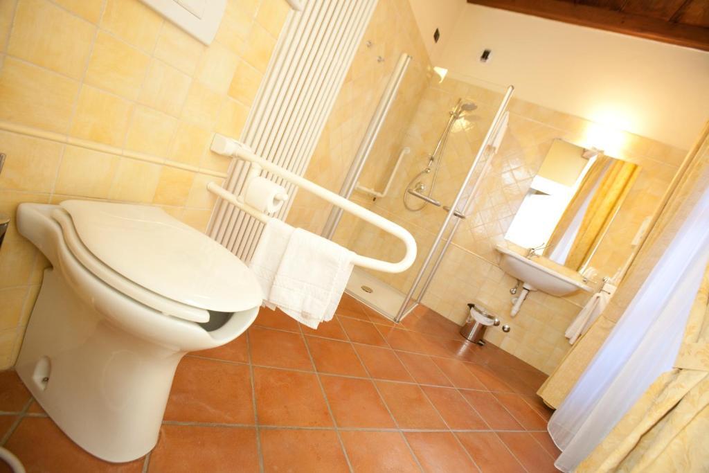 Hotel Palazzo Di Mezzo Carrù Dış mekan fotoğraf