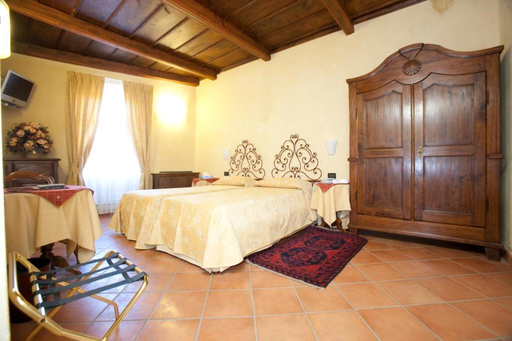 Hotel Palazzo Di Mezzo Carrù Dış mekan fotoğraf