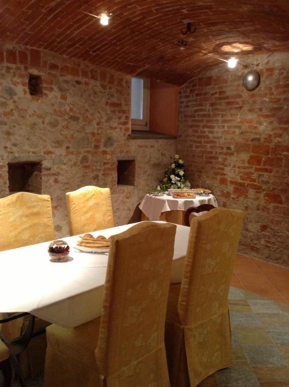 Hotel Palazzo Di Mezzo Carrù Dış mekan fotoğraf