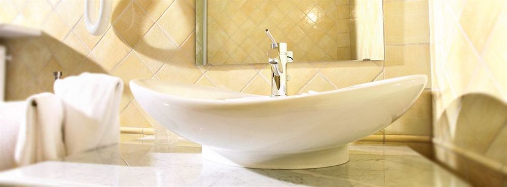 Hotel Palazzo Di Mezzo Carrù Dış mekan fotoğraf