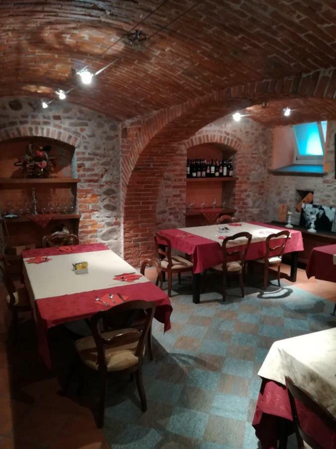 Hotel Palazzo Di Mezzo Carrù Dış mekan fotoğraf